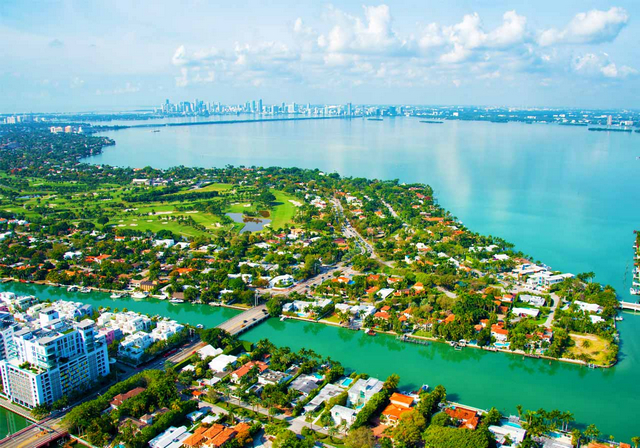 La Gorce Country Club.